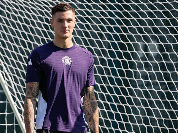 Benjamin Sesko dan Beban Nomor 30 di Old Trafford